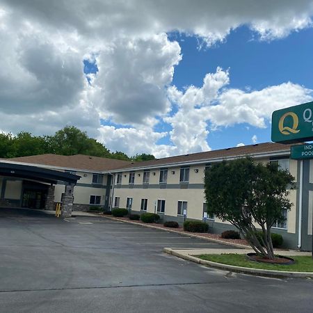 Quality Inn & Suites West Bend Esterno foto