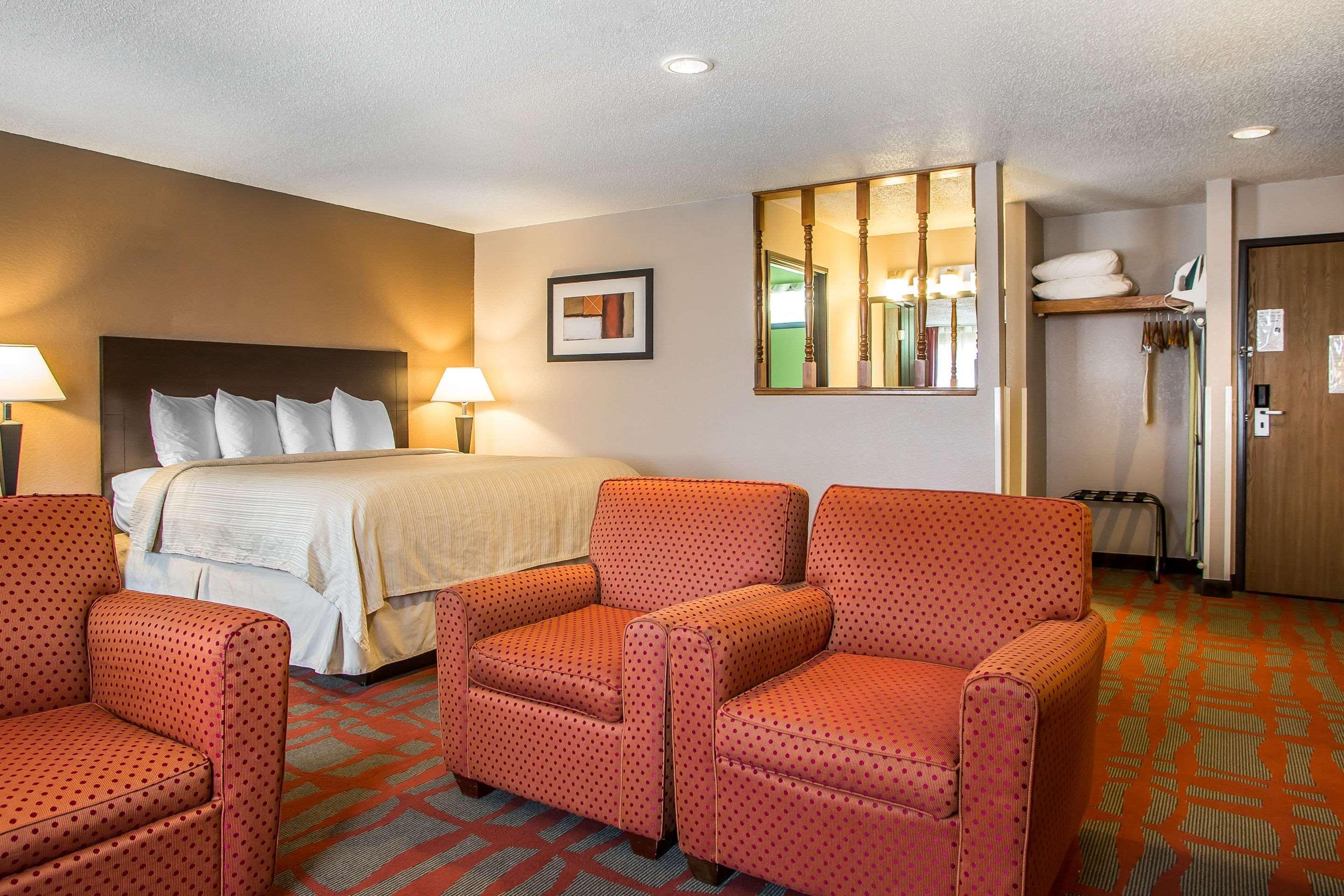 Quality Inn & Suites West Bend Esterno foto