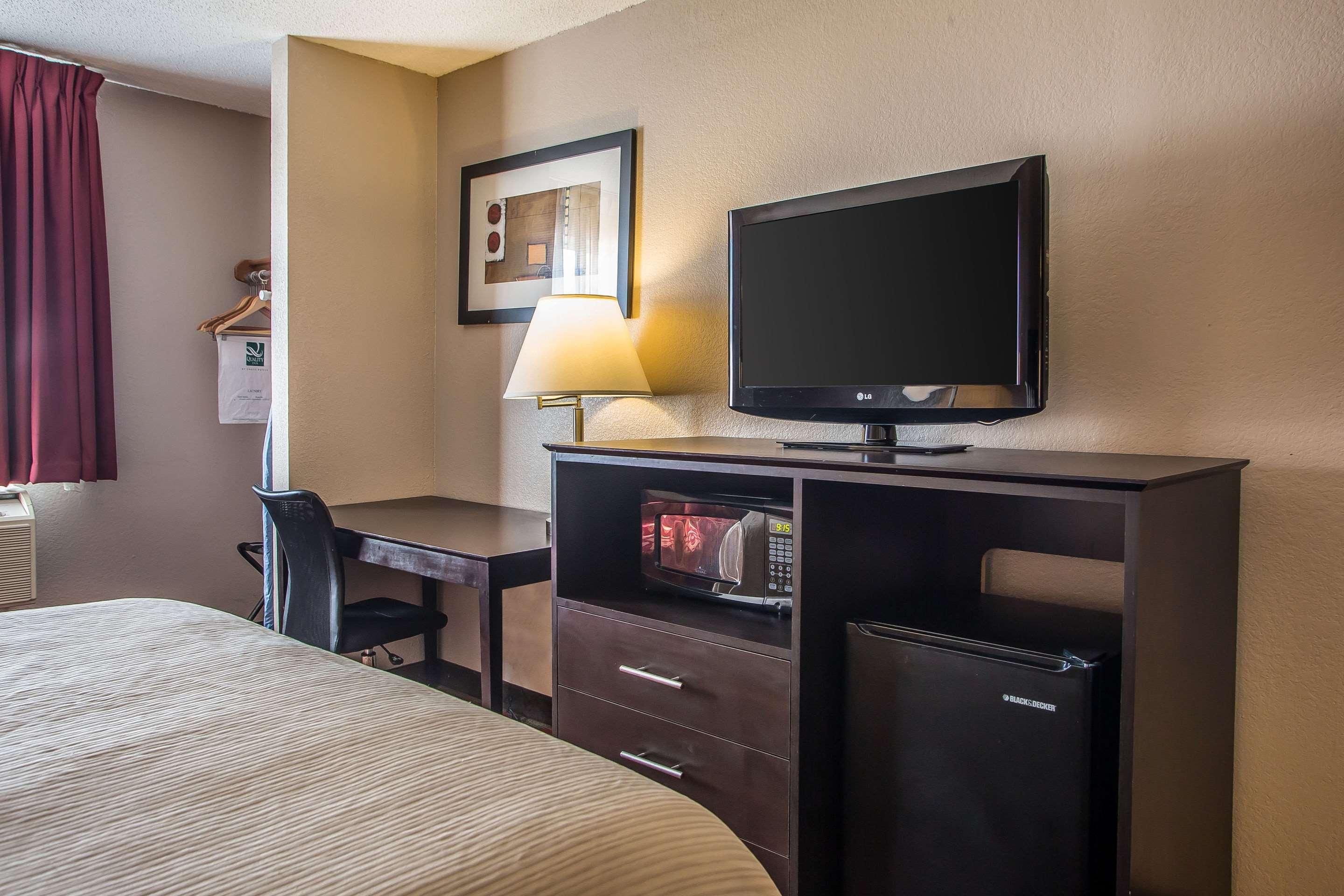 Quality Inn & Suites West Bend Esterno foto