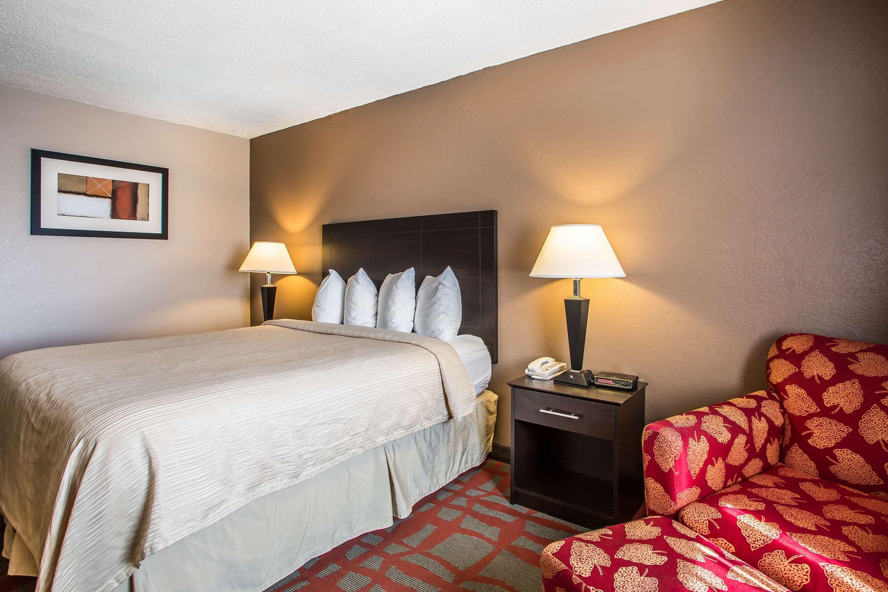Quality Inn & Suites West Bend Esterno foto