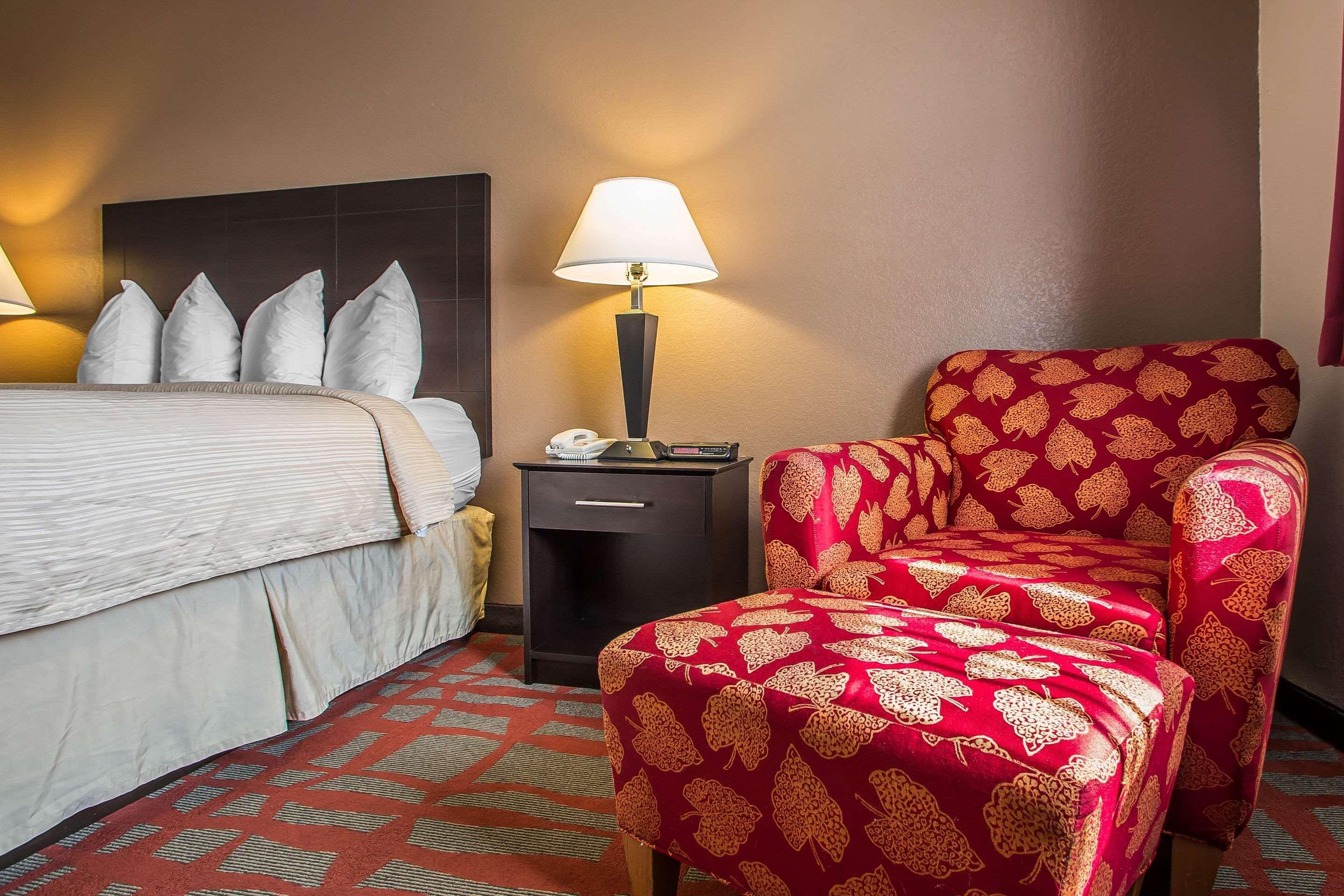 Quality Inn & Suites West Bend Esterno foto