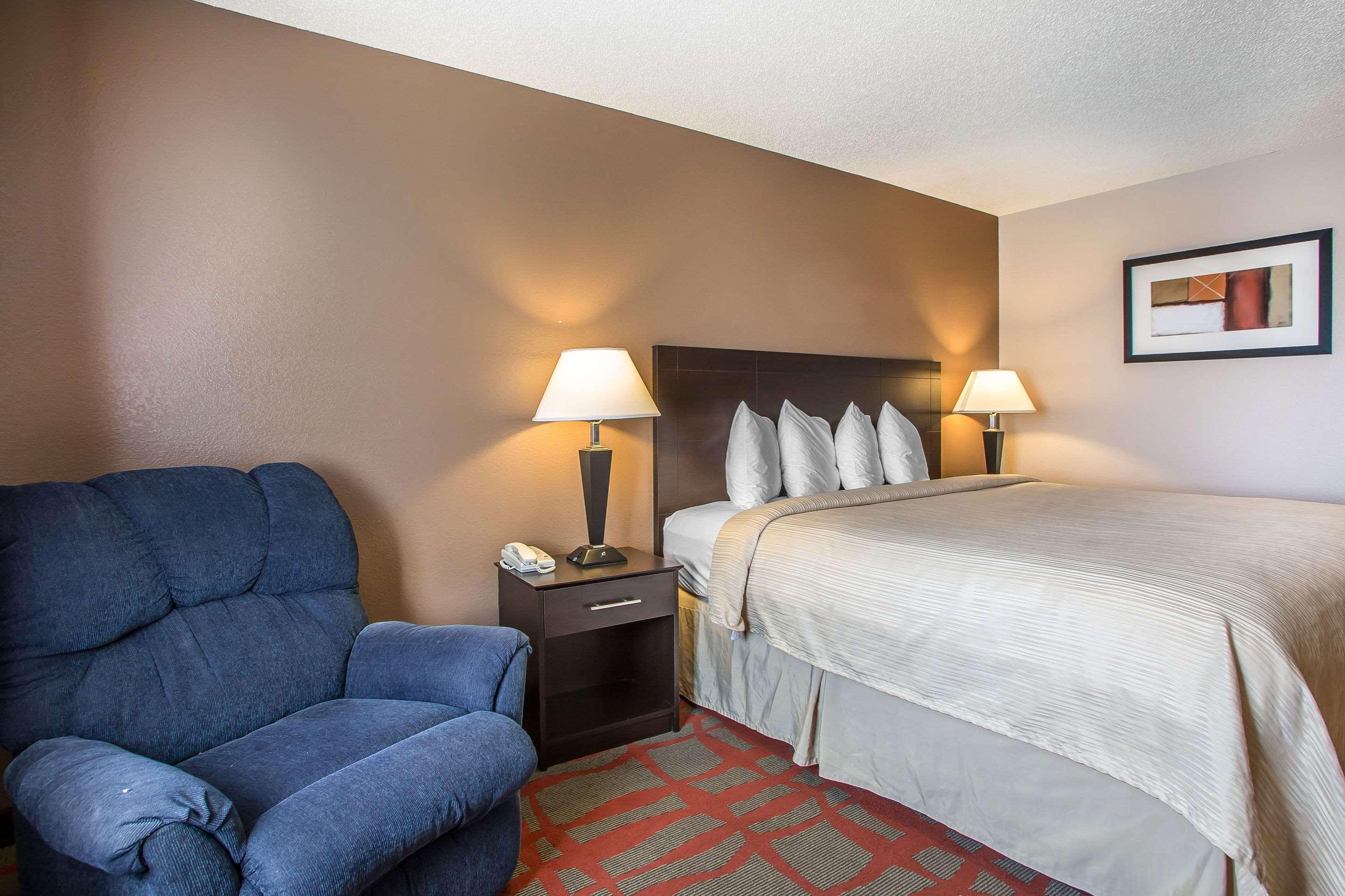 Quality Inn & Suites West Bend Esterno foto