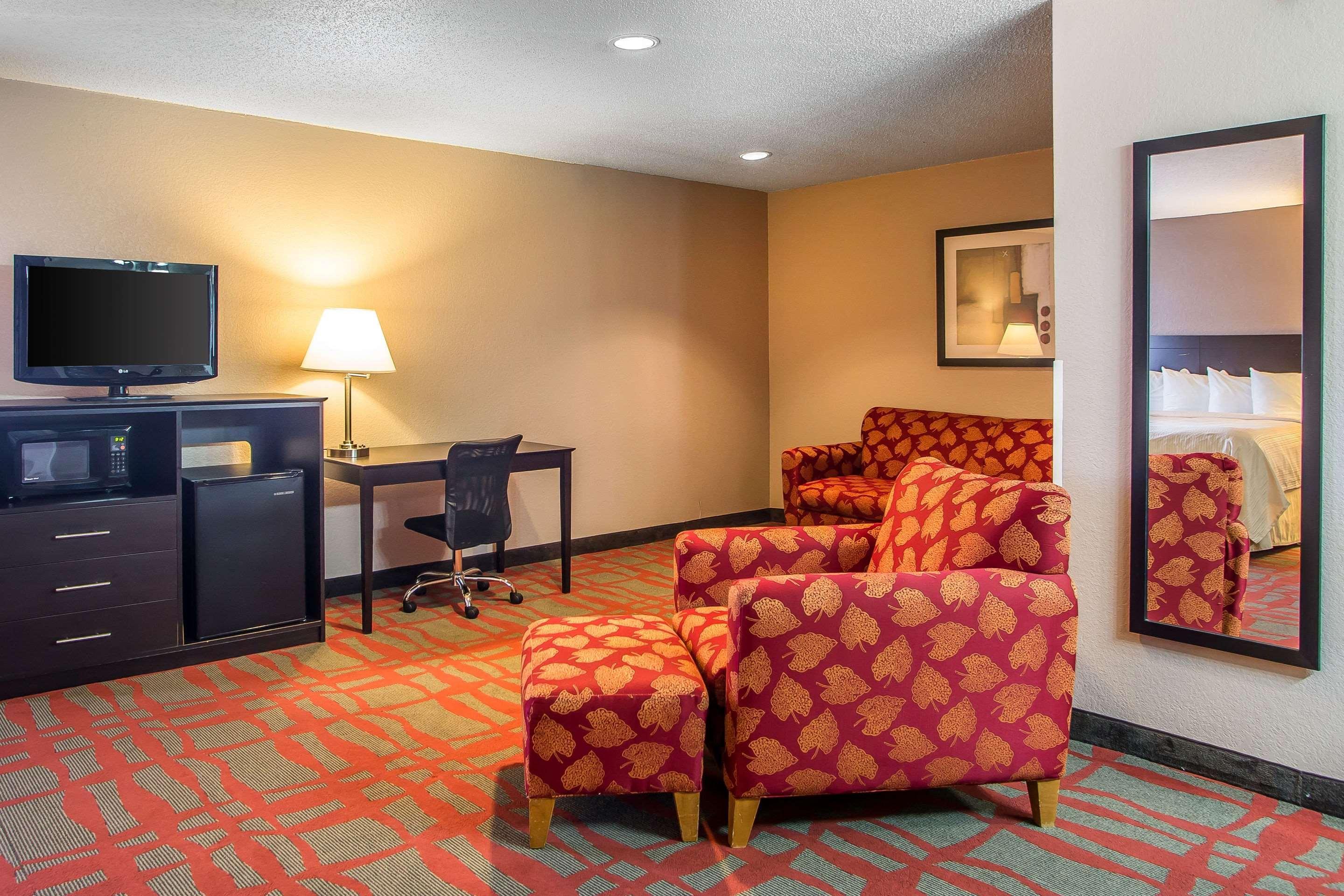 Quality Inn & Suites West Bend Esterno foto