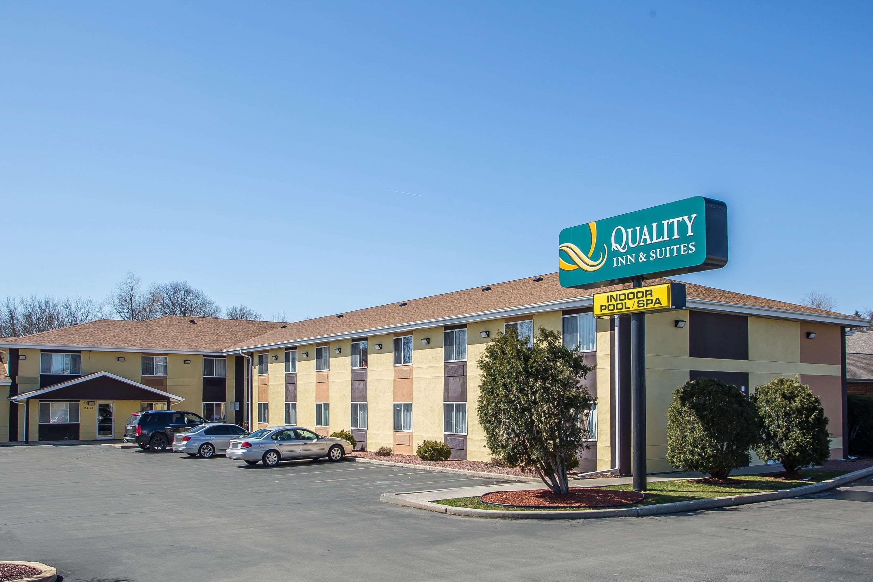 Quality Inn & Suites West Bend Esterno foto