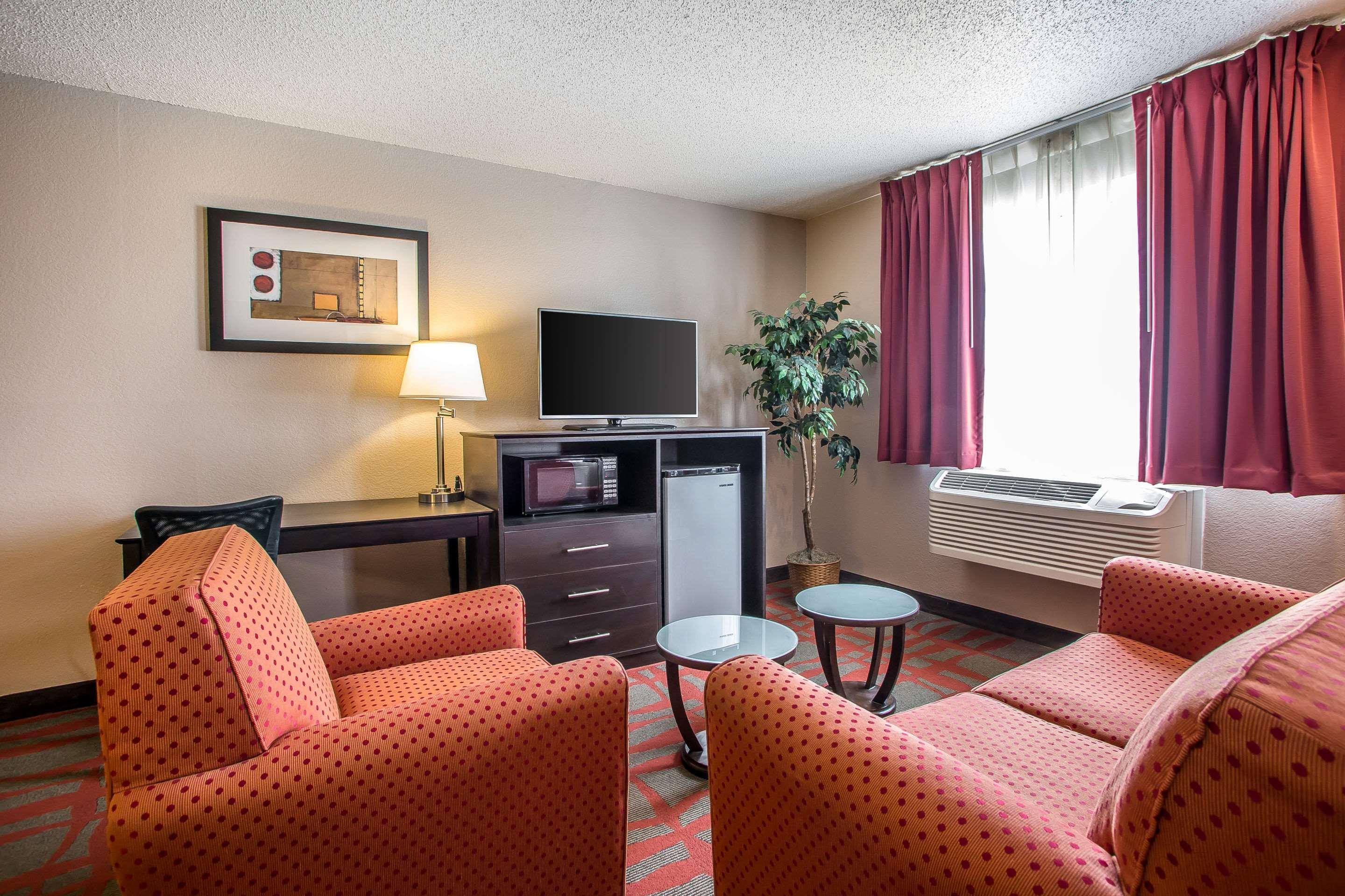 Quality Inn & Suites West Bend Esterno foto