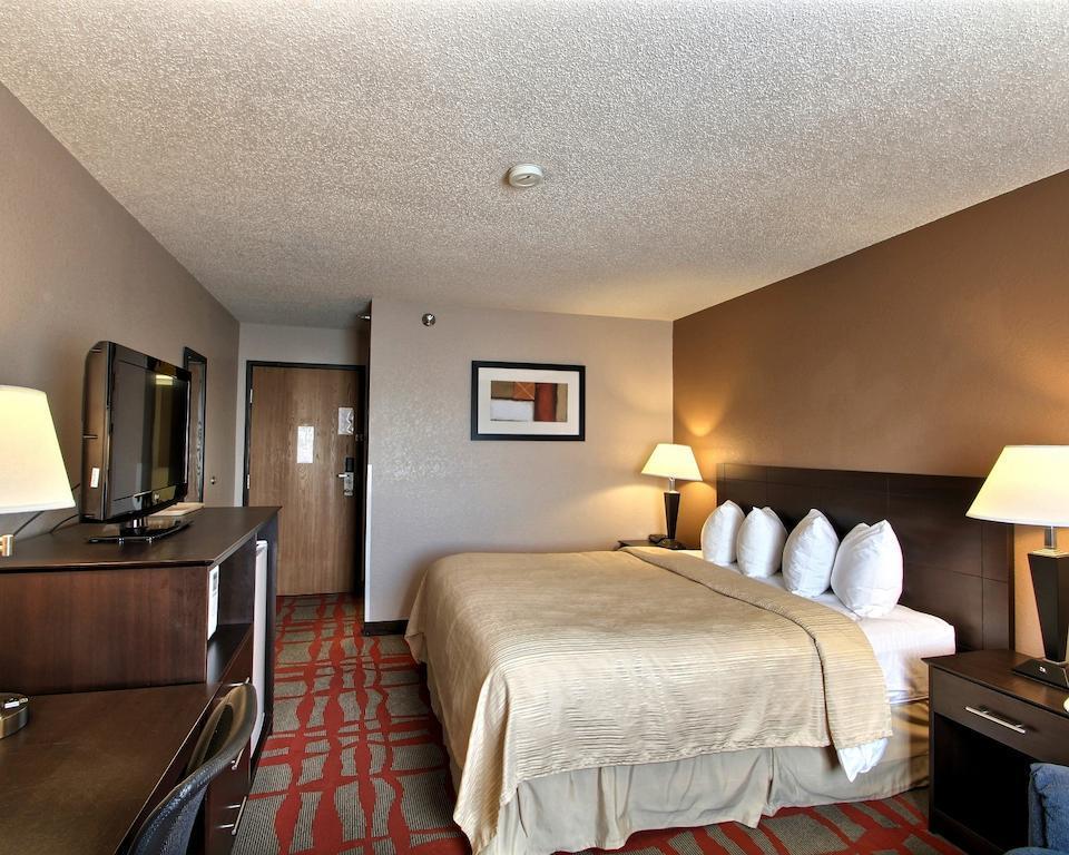 Quality Inn & Suites West Bend Esterno foto