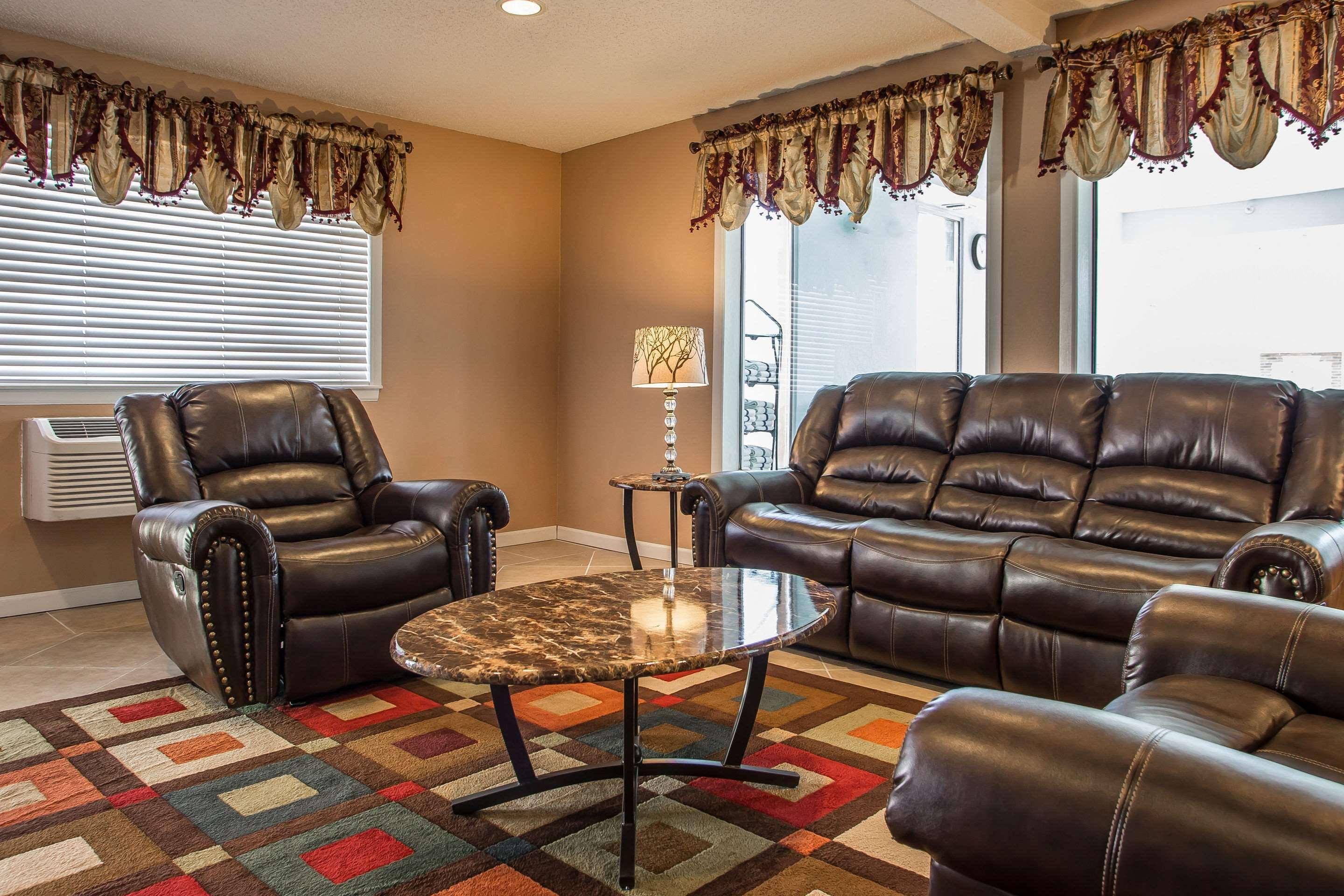 Quality Inn & Suites West Bend Esterno foto