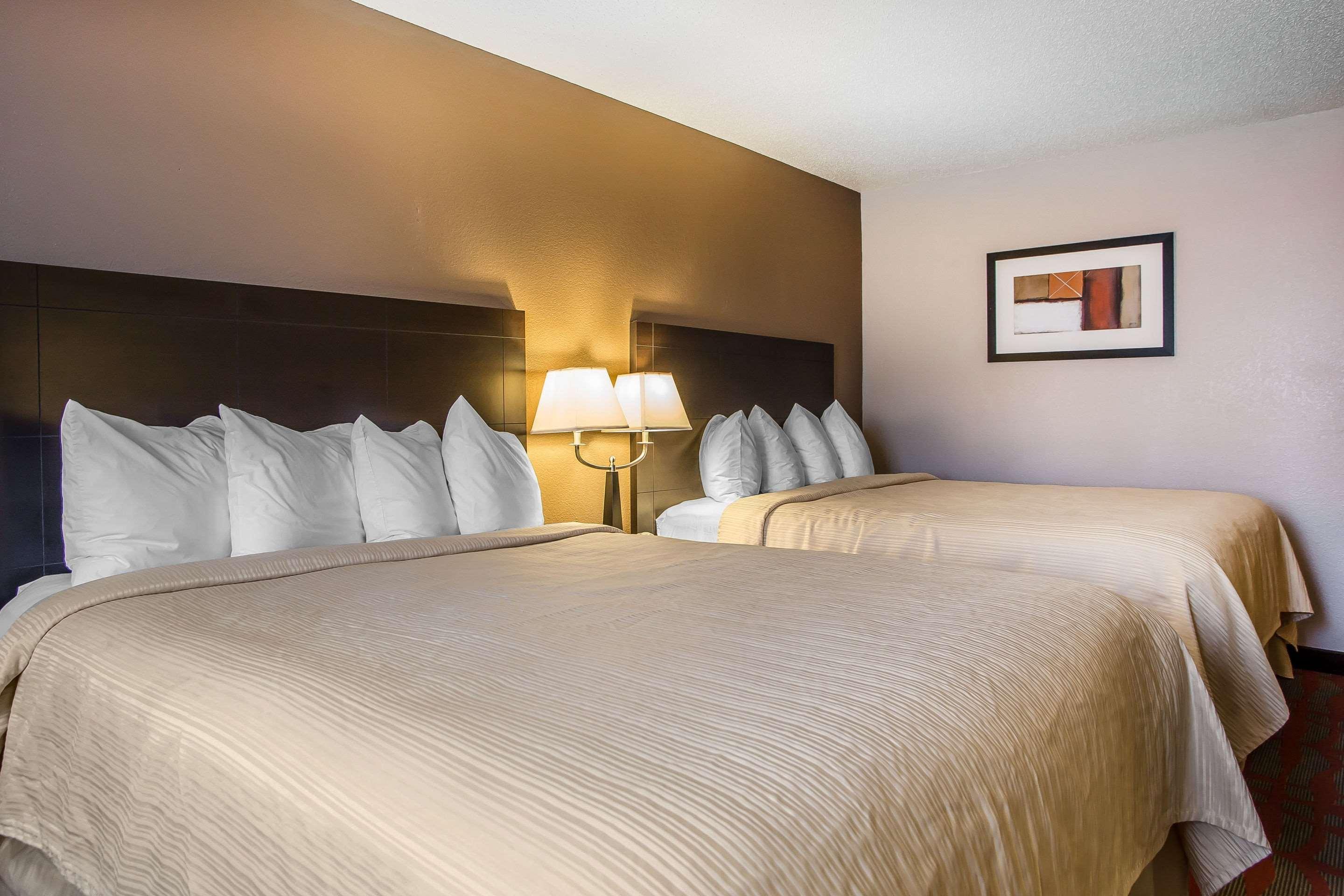 Quality Inn & Suites West Bend Esterno foto