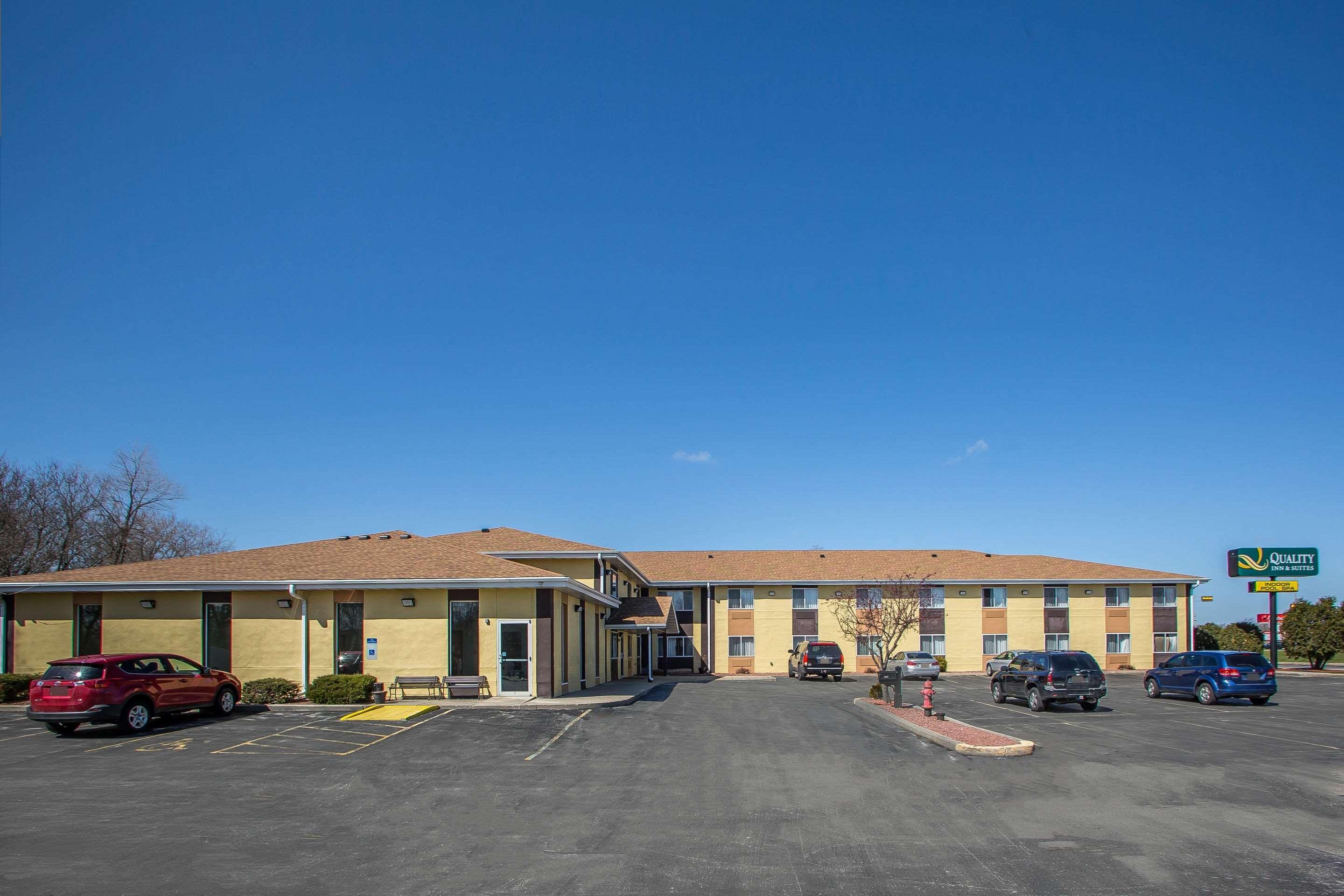 Quality Inn & Suites West Bend Esterno foto