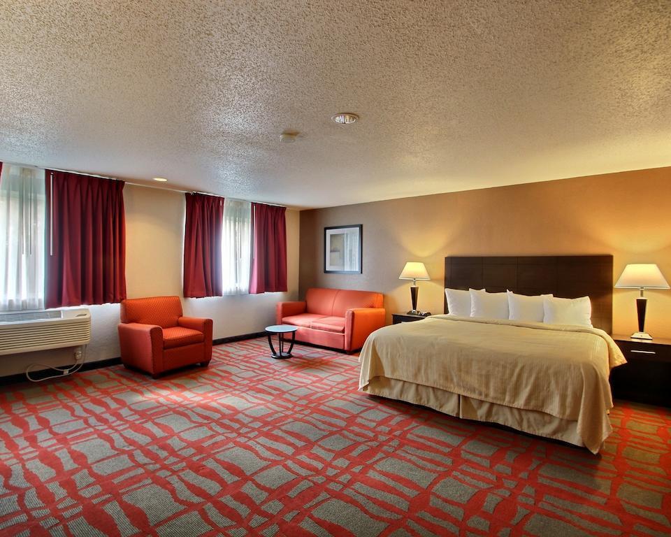 Quality Inn & Suites West Bend Esterno foto