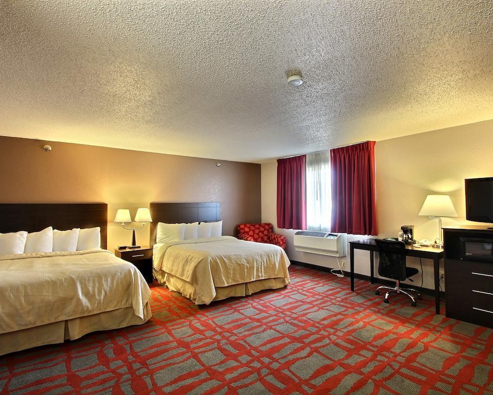 Quality Inn & Suites West Bend Esterno foto