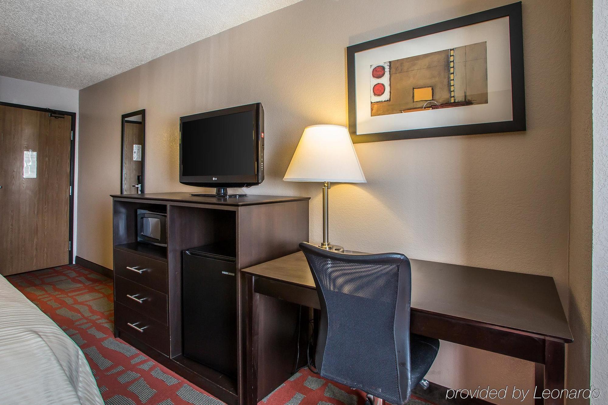 Quality Inn & Suites West Bend Esterno foto