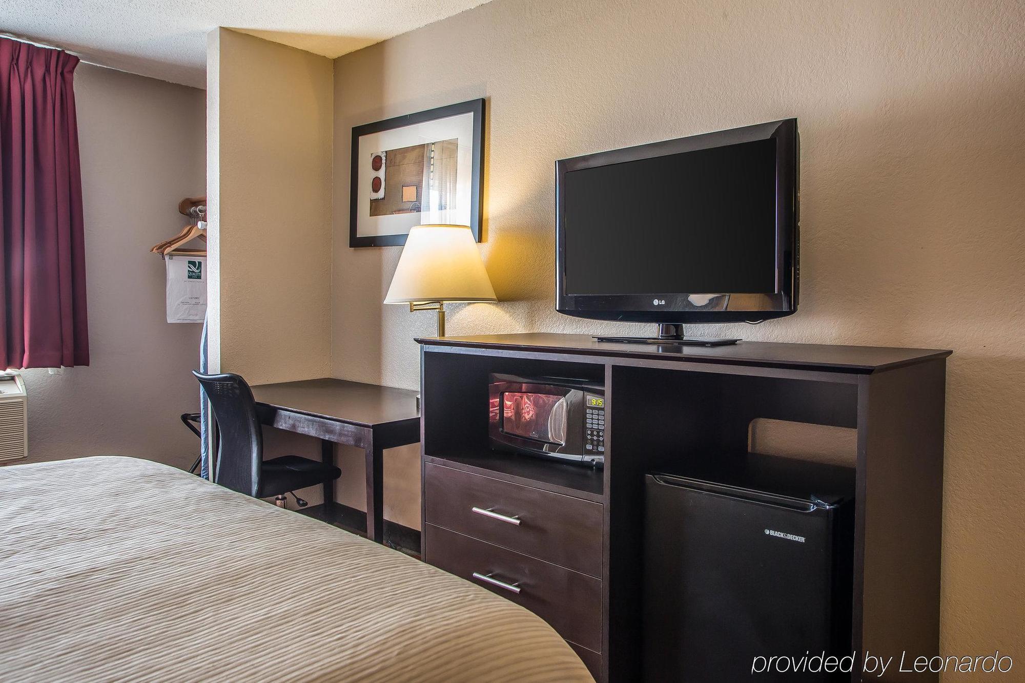 Quality Inn & Suites West Bend Esterno foto
