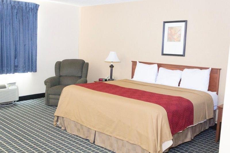 Quality Inn & Suites West Bend Esterno foto